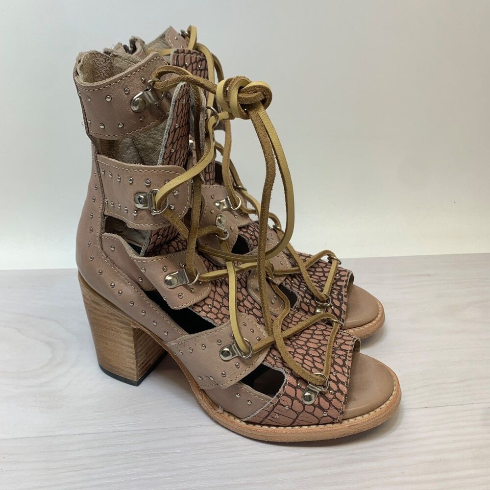 Freebird Brandy Snake Women's Lace Up Heeled Sandals Size‎ 8 Studded Heels